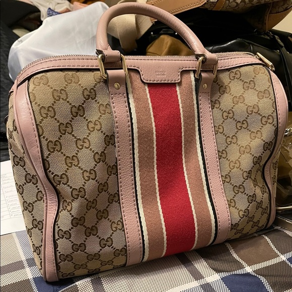 Handbag and accessories overload! - Picture 8 of 9